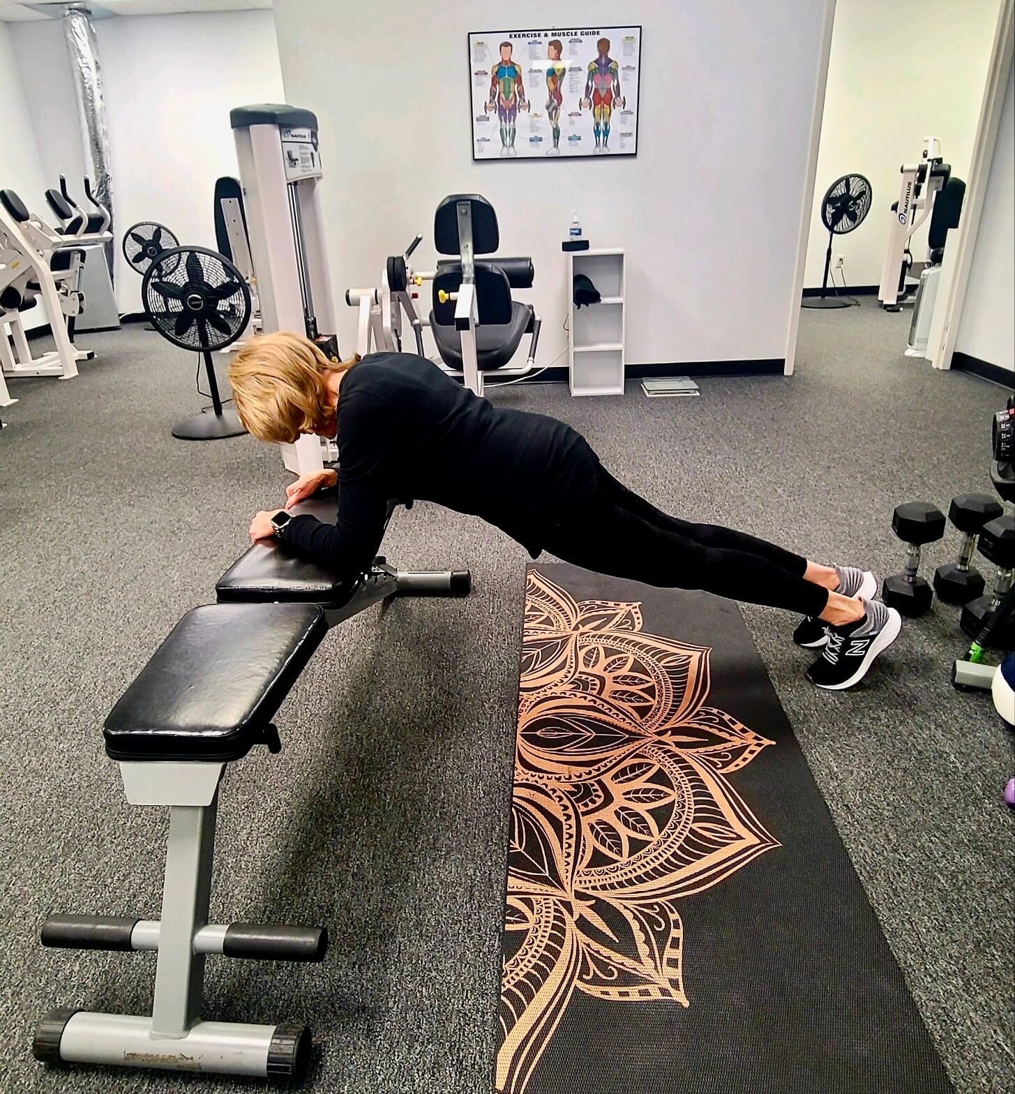 Woman doing a workout in the gym.